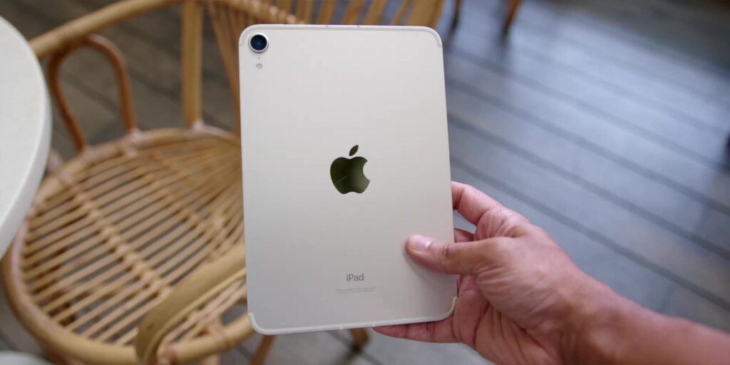 2021 iPad Mini Unboxing & First Impressions: The BEST Generation iPad Mini? 🤔 6 2.2 back view 1080p 2021 iPad Mini Unboxing First Impressions The BEST Generation iPad Mini.mp400010