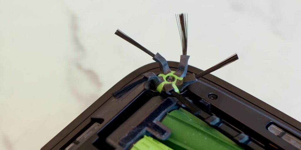 1.4 five brushes 1080p iRobot Roomba s9.mp400005