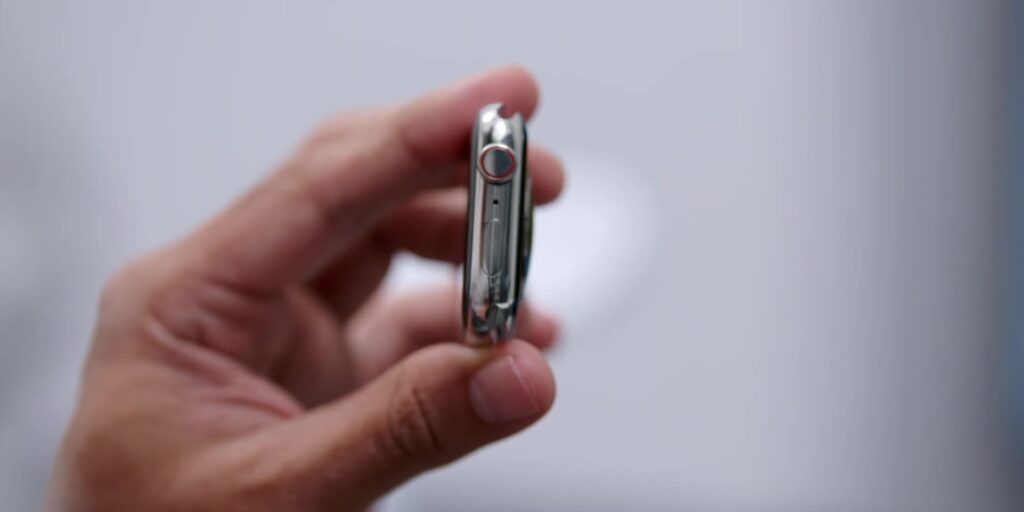 OMG! I'm OBSESSED With The Apple Watch Series 7! 🤪🤪 17 3.5 crown and side button 1080p Apple Watch Series 7 Unboxing Full Review.mp400017