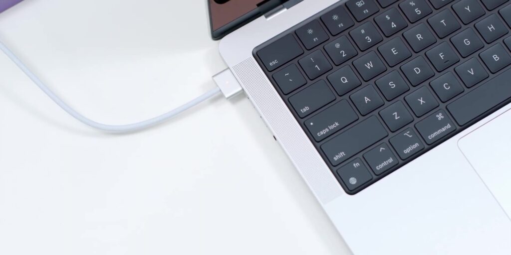 2021 MacBook Pro 14-inch M1 Max: Unboxing & First Impressions! FINALLY 🍎 30 5.2 magsafe charger 1080p MacBook Pro 14 2021 M1 Max Unboxing First Impressions.mp400036