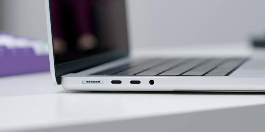 2021 MacBook Pro 14-inch M1 Max: Unboxing & First Impressions! FINALLY 🍎 11 2.4 ports left 1080p MacBook Pro 14 2021 M1 Max Unboxing First Impressions.mp400011