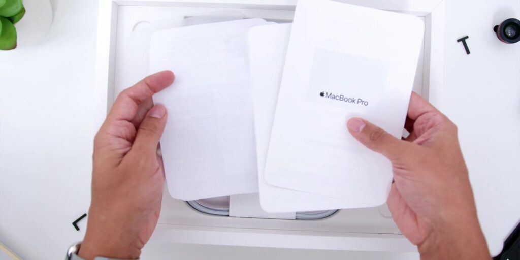 2021 MacBook Pro 14-inch M1 Max: Unboxing & First Impressions! FINALLY 🍎 4 1.4 start up guide 1080p MacBook Pro 14 2021 M1 Max Unboxing First Impressions.mp400004