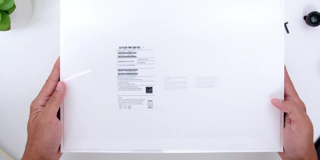 2021 MacBook Pro 14-inch M1 Max: Unboxing & First Impressions! FINALLY 🍎 2 1.2 unbox back 1080p MacBook Pro 14 2021 M1 Max Unboxing First Impressions.mp400002