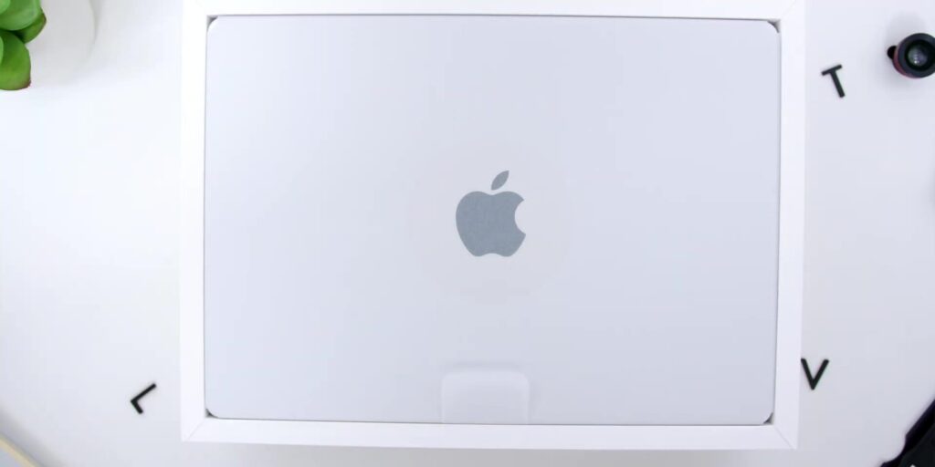2021 MacBook Pro 14-inch M1 Max: Unboxing & First Impressions! FINALLY 🍎 3 1.3 device itself 1080p MacBook Pro 14 2021 M1 Max Unboxing First Impressions.mp400003