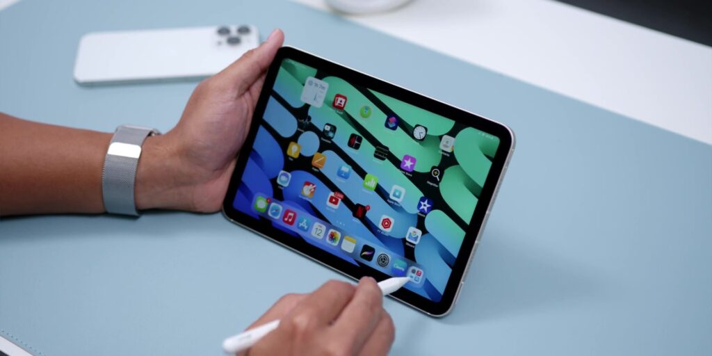 iPad Mini 2021: 6 Tips to MAXIMIZE the Potential of this Tiny Beast! 37 5.7 app library on dock 1080p 2021 iPad Mini Tips Tricks.mp400043