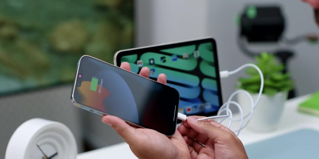 iPad Mini 2021: 6 Tips to MAXIMIZE the Potential of this Tiny Beast! 17 3.3 charge iphone 1080p 2021 iPad Mini Tips Tricks.mp400021