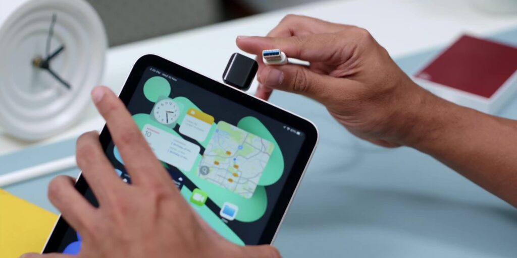 iPad Mini 2021: 6 Tips to MAXIMIZE the Potential of this Tiny Beast! 14 2.7 usb a dongle 1080p 2021 iPad Mini Tips Tricks.mp400017