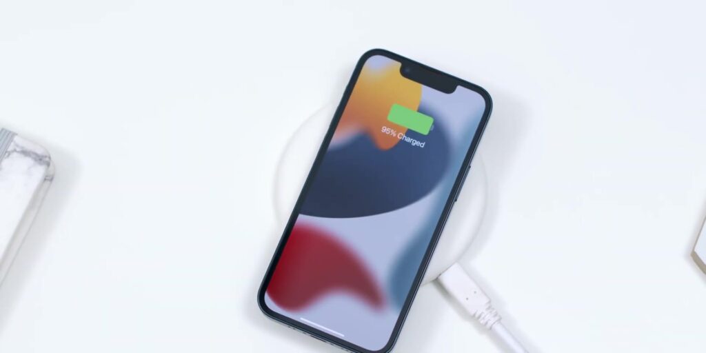 7.5 magsafe wireless 1080p iPhone 13 iPhone 13 Mini Full Review.mp400046
