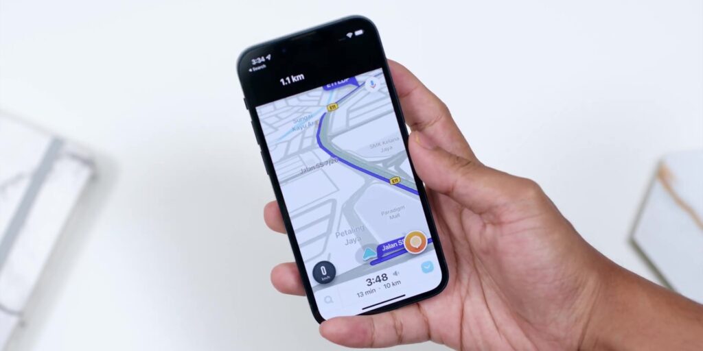 3.6 waze 1080p iPhone 13 iPhone 13 Mini Full Review.mp400019