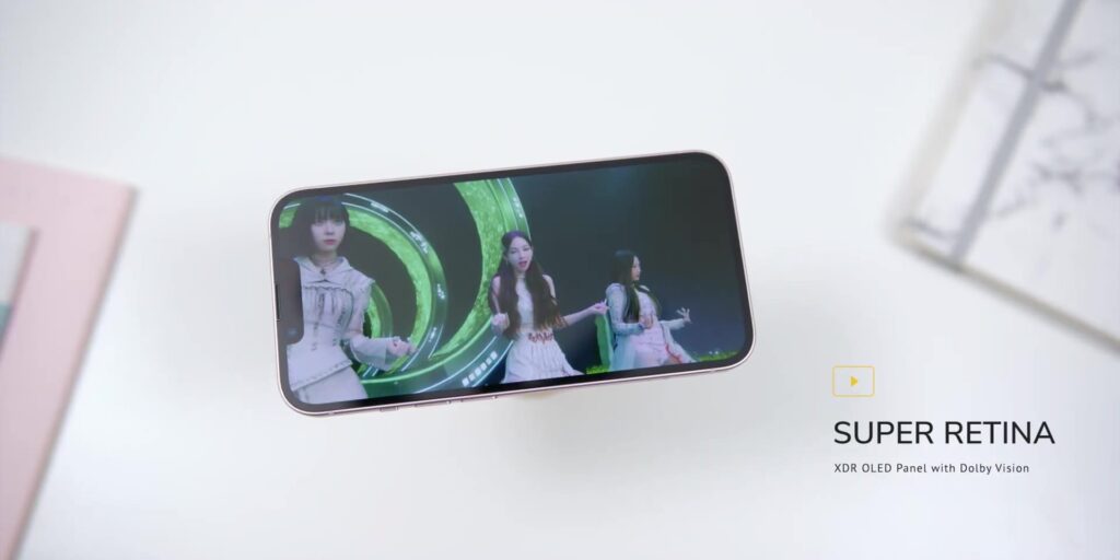 3.1 oled display 1080p iPhone 13 iPhone 13 Mini Full Review.mp400014