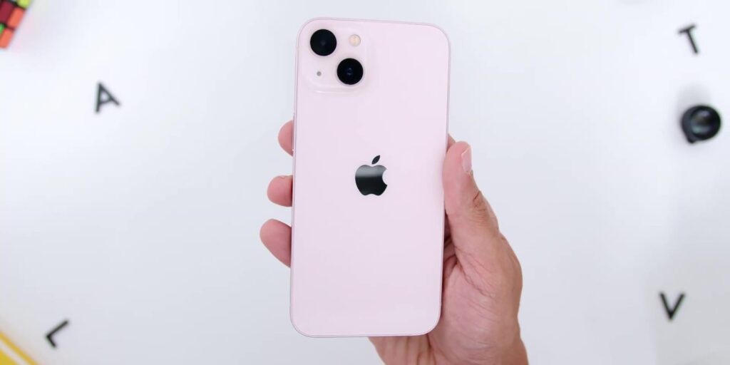 2.1 ip13 on hand 1080p iPhone 13 iPhone 13 Mini Full Review.mp400004