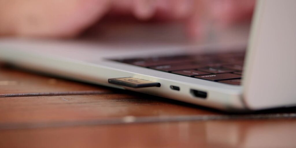 Is Going MAX on the 2021 M1 Max MacBook Pro Worth It? 🤔: Full Review After 2 Weeks 11 3.4 SD card