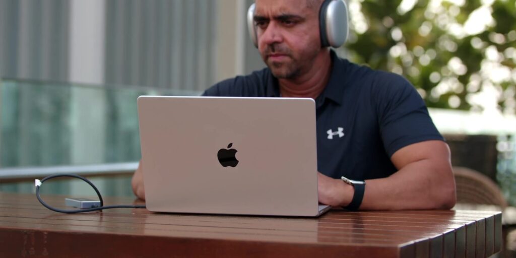 Is Going MAX on the 2021 M1 Max MacBook Pro Worth It? 🤔: Full Review After 2 Weeks 12 3.5 use airpods max