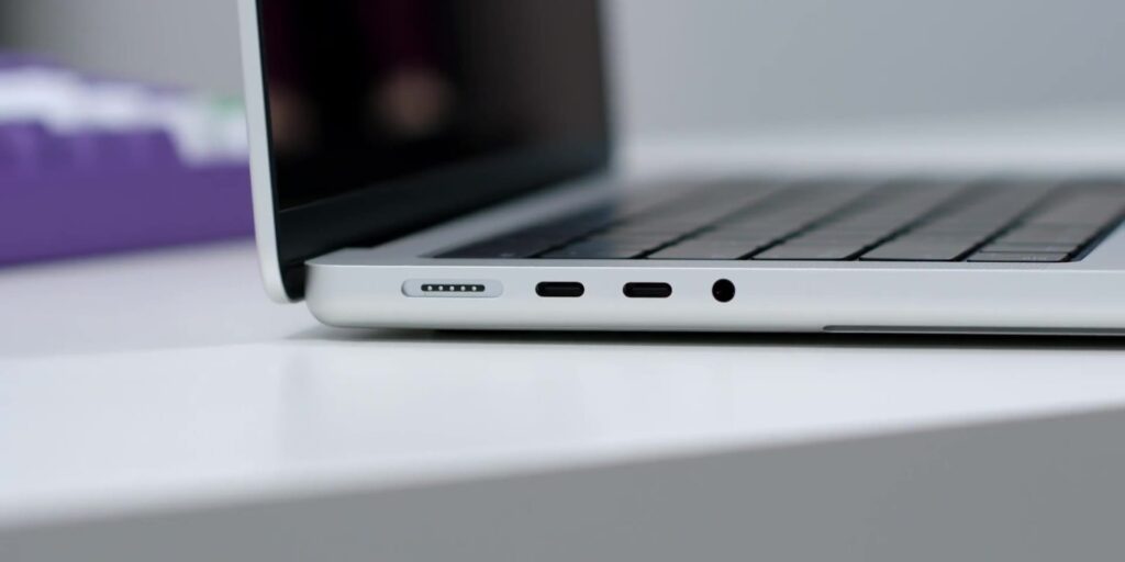 Is Going MAX on the 2021 M1 Max MacBook Pro Worth It? 🤔: Full Review After 2 Weeks 8 3.2 left port