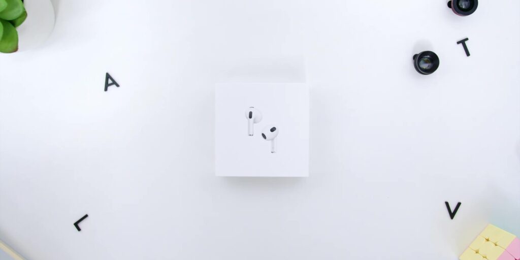 1.1 front box 1080p AirPods Gen 3.mp400002