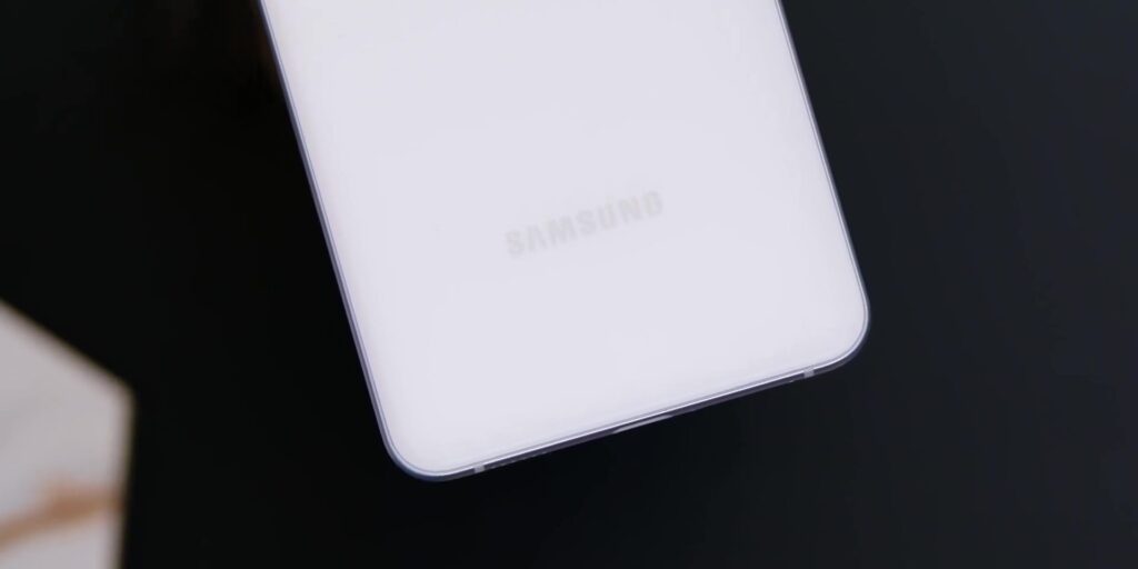 Samsung Galaxy S21 FE Full Review: But WHY? 😮 4 1.3 matte back