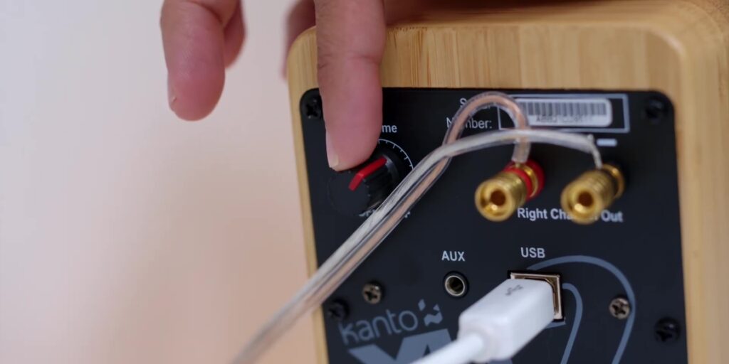 Why is this minimalist speaker so GOOD? Kanto YU2: Unboxing & Review 14 4.4 volume knob