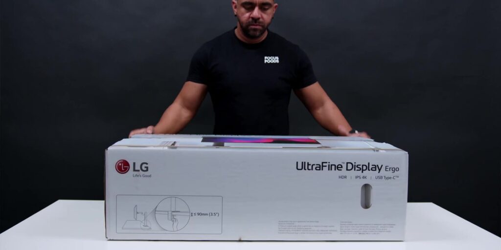 Watch THIS Before You Buy Any Monitor! š± : LG 32ā UltraFine⢠Display Ergo 4K Monitor! 3 1.2 unbox flat