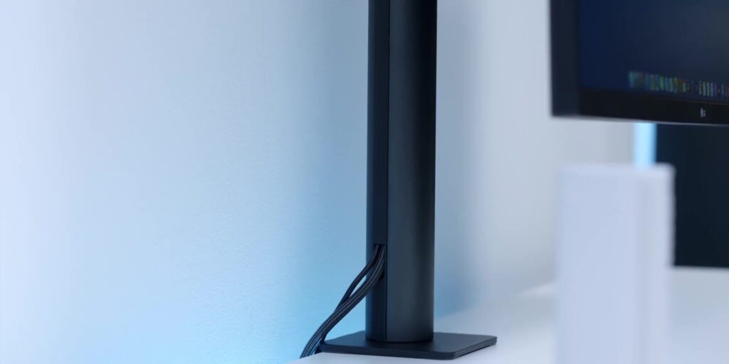 Watch THIS Before You Buy Any Monitor! š± : LG 32ā UltraFine⢠Display Ergo 4K Monitor! 17 4.6 ergo cable mgmt