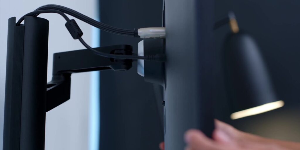 Watch THIS Before You Buy Any Monitor! š± : LG 32ā UltraFine⢠Display Ergo 4K Monitor! 11 4.1 ergo stand