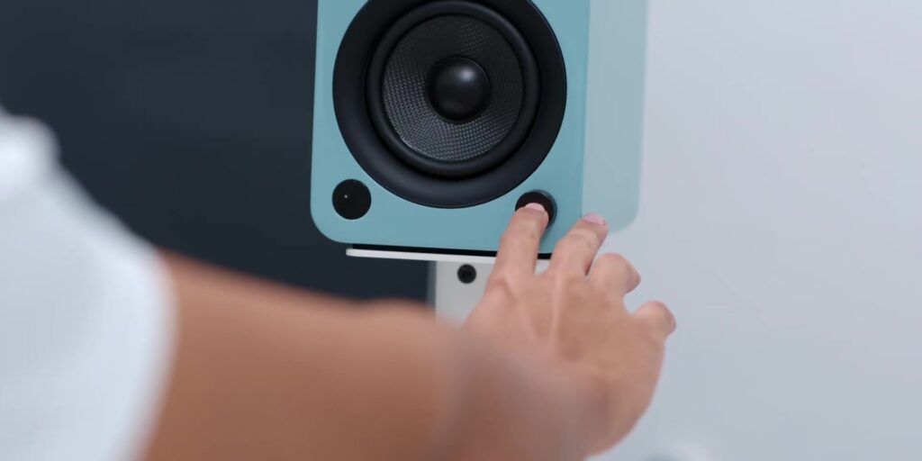 Here comes the Elder Brother! Kanto YU4 Review: Bluetooth + BIGGER Sound! 15 3.7 push to select