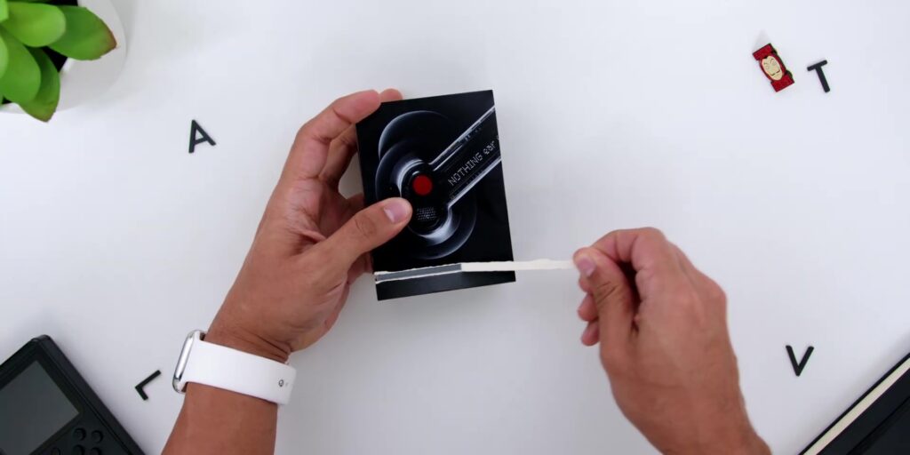 Nothing Ear (1) Revisited: I was WRONG! 2 1.1 unboxing