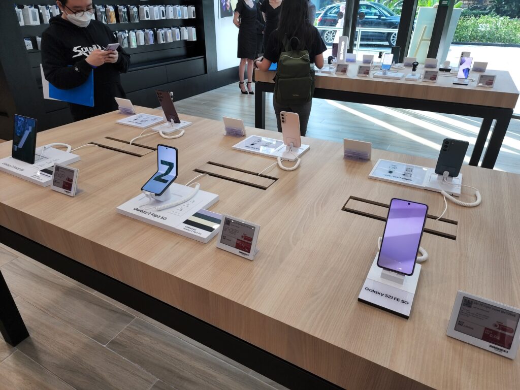 Senheng Together With Samsung, Launch Samsung's First-Ever Premium Experience Store in Southeast Asia! 7 20220616 170707
