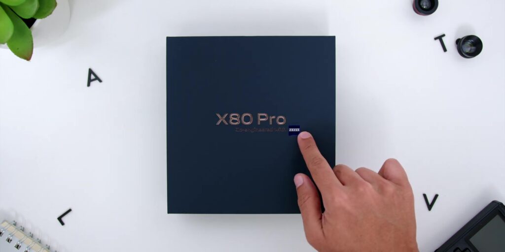 vivo X80 Pro: AMAZING Cinematic Camera Smartphone from only RM60 per month! 8 1.11 box front