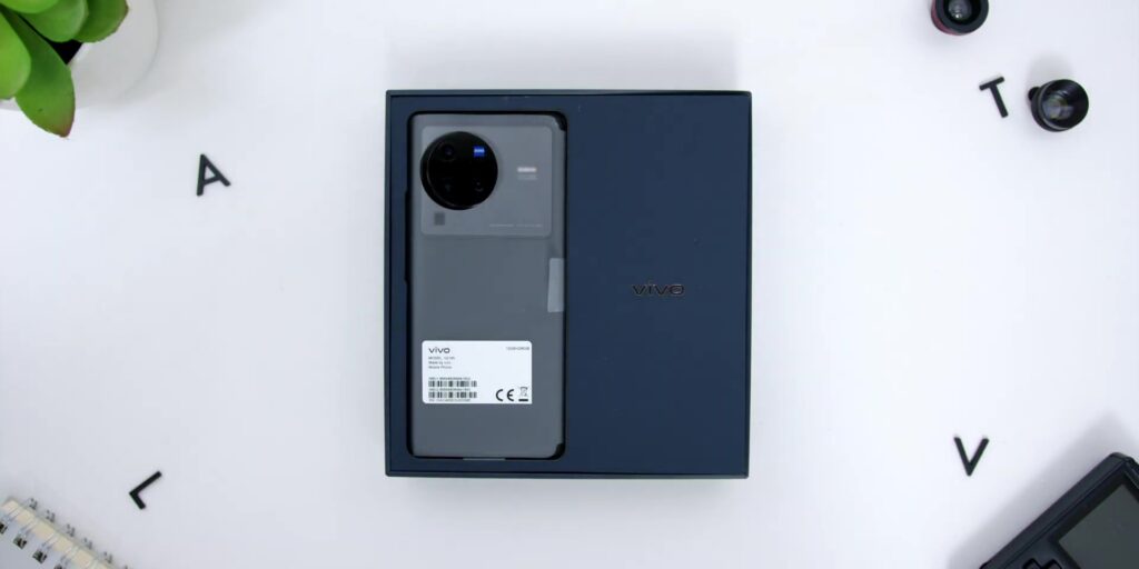 vivo X80 Pro: AMAZING Cinematic Camera Smartphone from only RM60 per month! 9 1.12 opening the box