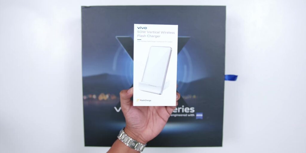 vivo X80 Pro: AMAZING Cinematic Camera Smartphone from only RM60 per month! 4 1.6 wireless charger