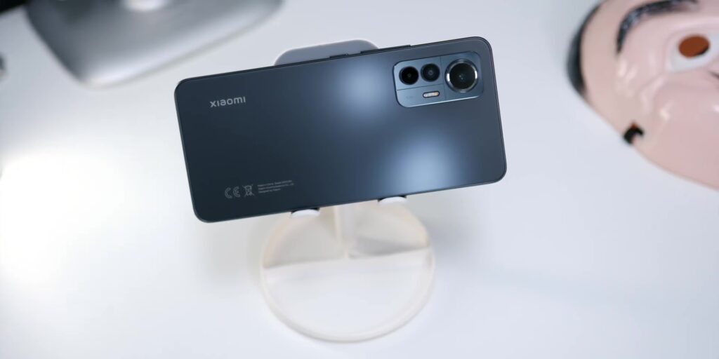 6 Ways That The Xiaomi 12 Lite is An Imitator! 🎭 4 1.3 frosted glass