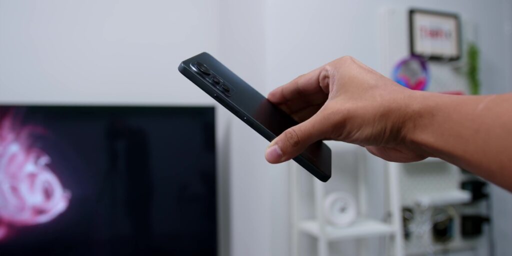 6 Ways That The Xiaomi 12 Lite is An Imitator! 🎭 3 1.2 squared off design