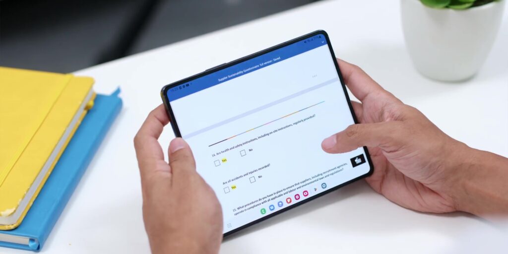 Is The Samsung Galaxy Z Fold4 Right 4 You? | Unboxing & Review 21 5.5 ms office