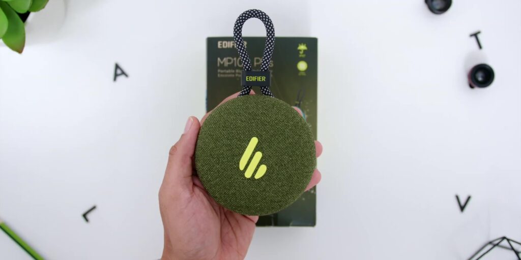 2.1 speaker on hand