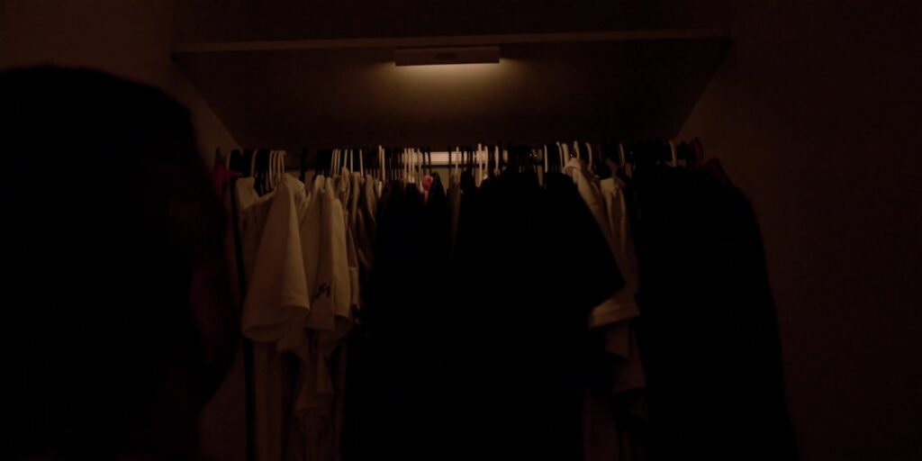 6.4 night light in wardrobe