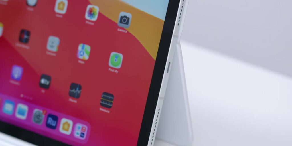 iPad 10th Gen | 1-Month Review: Who Is It REALLY For? 🤔 4 1.4 usb c port