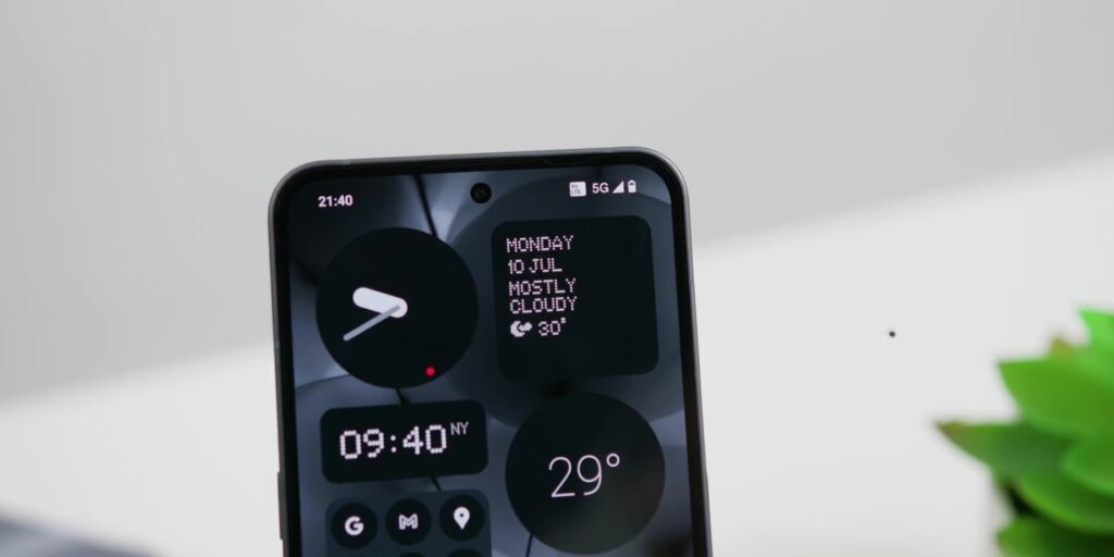 Nothing Phone (2): What's Different? 🤔 15 2.4 front cam middle