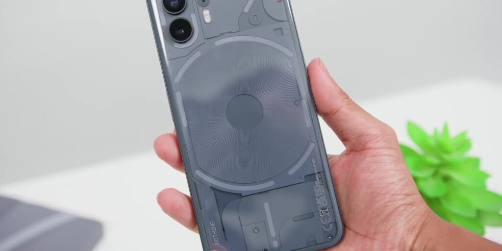 Nothing Phone (2): What's Different? 🤔 6 1.5 in your hands