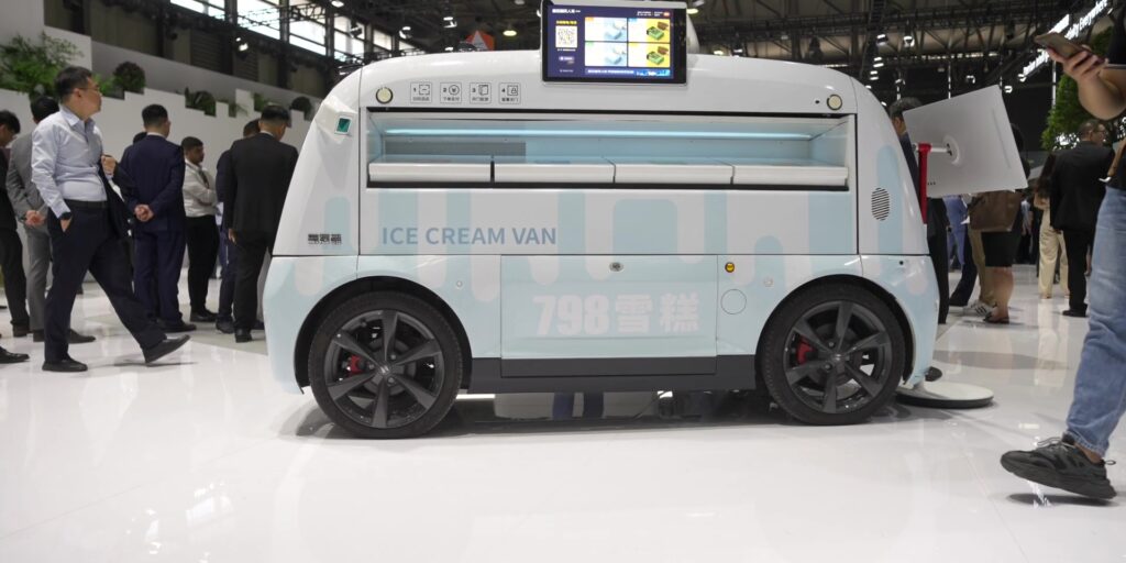 THE 5.5G Revolution & Its CRAZY Potentials! π² MWC 2023 In Shanghai π¨π³ 10 2.6 neolix vehicle