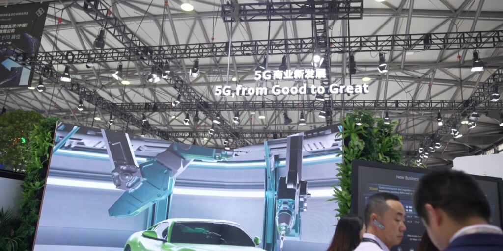 THE 5.5G Revolution & Its CRAZY Potentials! π² MWC 2023 In Shanghai π¨π³ 4 1.3 game changing shift