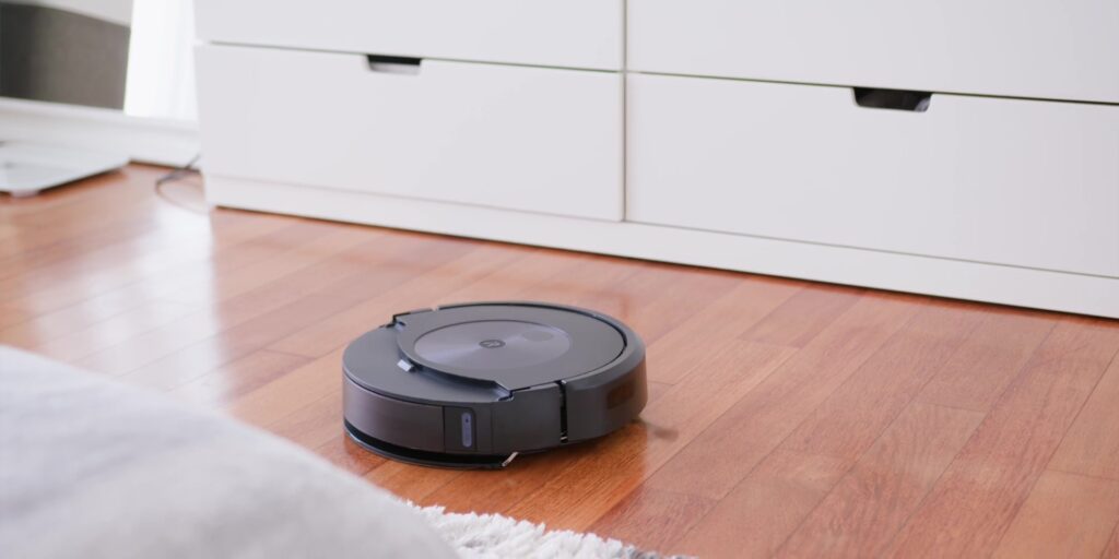 Auto-Retracting Mop?! 😲 iRobot Roomba Combo j7+: The Ultimate 2-in-1 Robot Vacuum 21 4.2 moving parts warranty