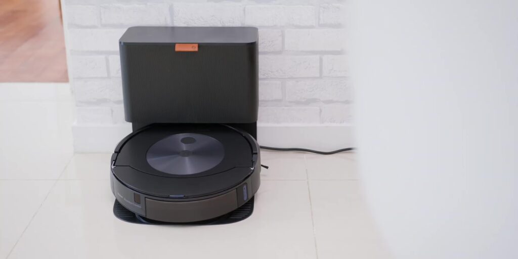 Auto-Retracting Mop?! 😲 iRobot Roomba Combo j7+: The Ultimate 2-in-1 Robot Vacuum 17 3.2 dock view