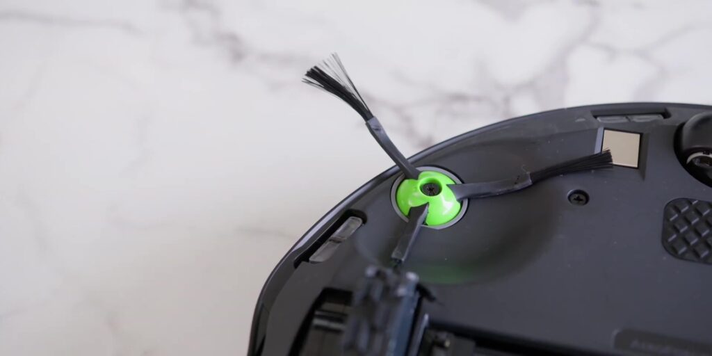 Auto-Retracting Mop?! 😲 iRobot Roomba Combo j7+: The Ultimate 2-in-1 Robot Vacuum 7 1.3 side brush