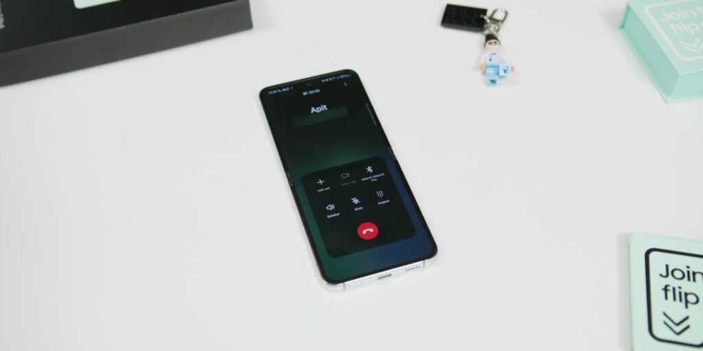 Samsung Galaxy Z Flip5: Flex Window’s HUGE Upgrade! | In-depth Review 18 3.2 inner speaker mode