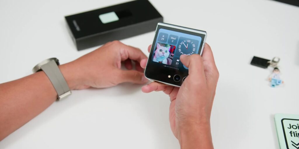 Samsung Galaxy Z Flip5: Flex Window’s HUGE Upgrade! | In-depth Review 9 2.1 flex window