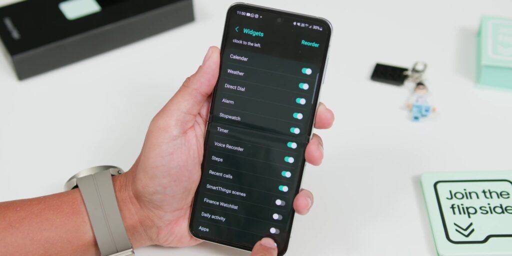 Samsung Galaxy Z Flip5: Flex Window’s HUGE Upgrade! | In-depth Review 6 1.3 settings 1 apps on