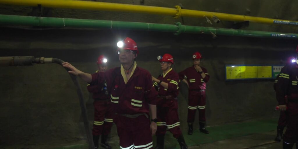 I EXPLORED AI, 900 Meters UNDERGROUND! 😱 14 3.3 small underground crew
