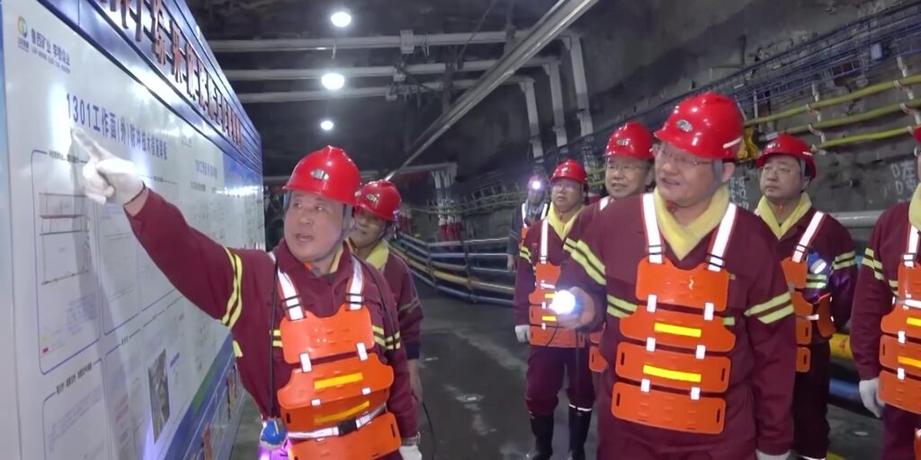 I EXPLORED AI, 900 Meters UNDERGROUND! 😱 12 3.1 dangerous