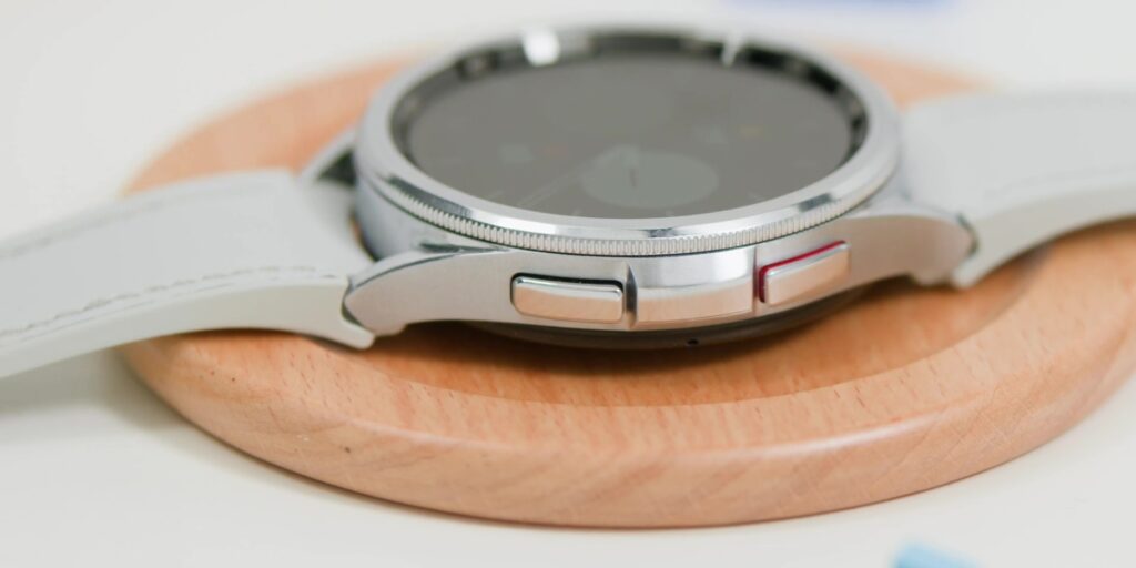 THIS Samsung Smartwatch Is Awesome! ⌚ Samsung Galaxy Watch6 Classic | Unboxing & First Impressions 9 2.4 red ring button