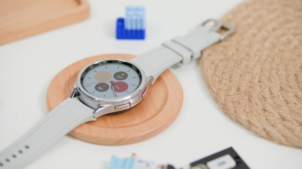 Samsung Galaxy Watch6 Classic After 1 Month: The Truth? BEST Android Smartwatch? 🤔 7 1.6 sapphire crystal